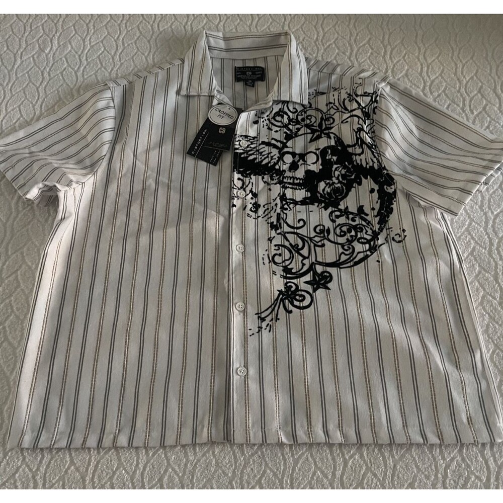 DISTORTION Sz M  Men's Crop Fit Button-Up Short Sleeve Shirt Black Skull
